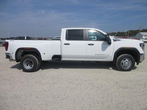 New 2026 GMC Sierra 3500 Pro image 3