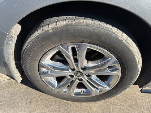 Used 2024 Toyota Sienna Platinum image 23