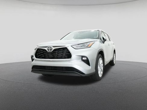 New 2025 Toyota Highlander Limited image 32