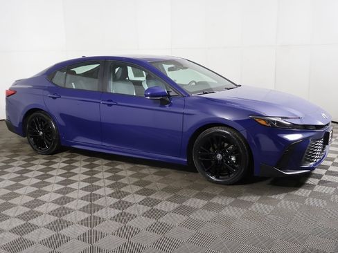 Used 2025 Toyota Camry SE image 12