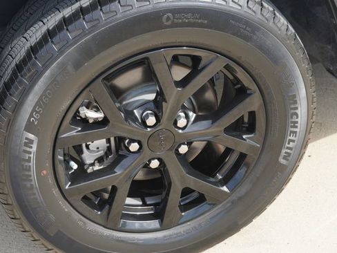 Used 2024 Jeep Grand Cherokee Altitude AWD/4WD image 11