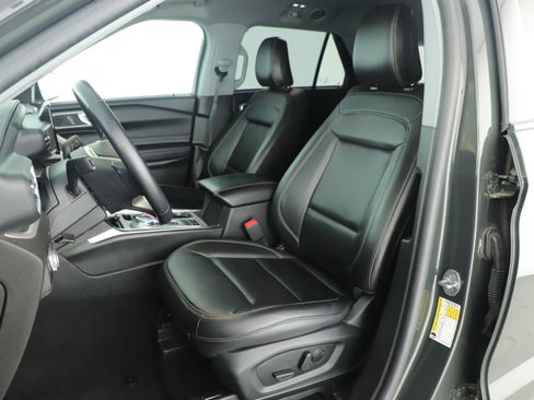Used 2023 Ford Explorer XLT w/ Equipment Group 202A image 6