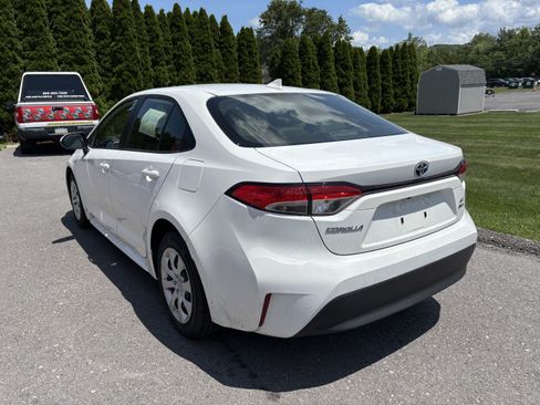 Used 2025 Toyota Corolla LE FWD image 4