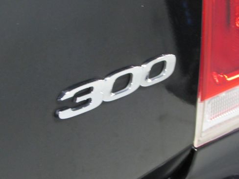 Used 2020 Chrysler 300 Touring image 31