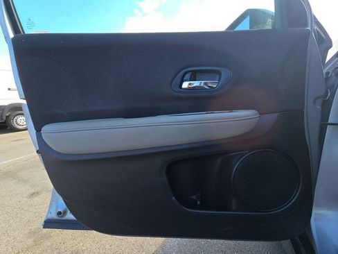 Used 2019 Honda HR-V LX image 8