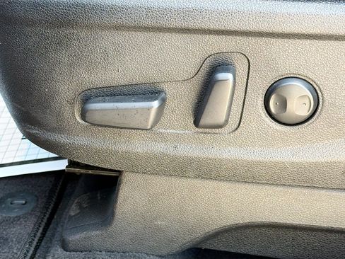 Used 2024 Kia Telluride EX w/ EX Captain's Chair Package FWD image 27