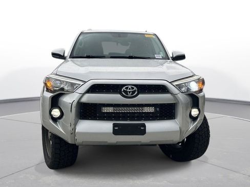 Used 2015 Toyota 4Runner SR5 AWD/4WD image 3