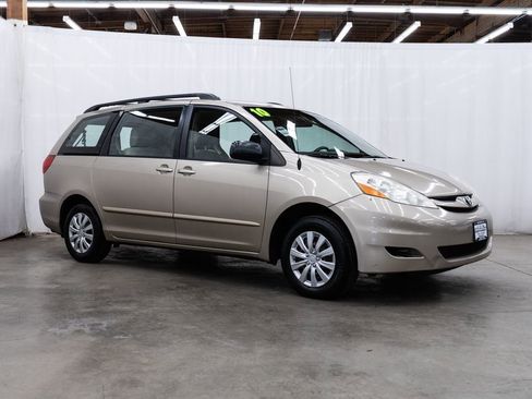 Used 2010 Toyota Sienna CE FWD image 1