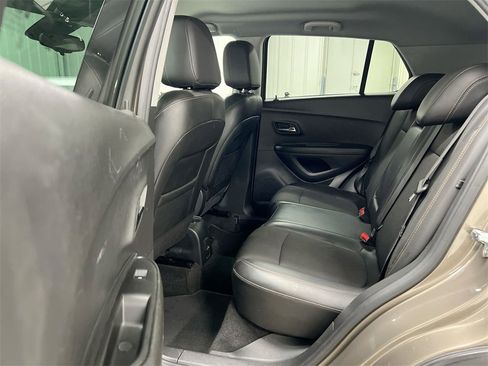 Used 2022 Chevrolet Trax LT w/ Sport Edition image 22