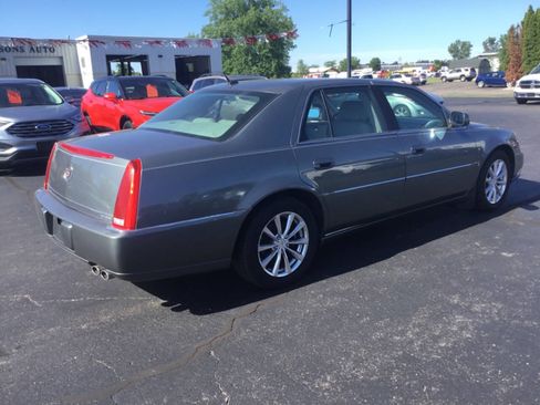 Used 2006 Cadillac DTS w/ Trunk Convenience Package FWD image 5