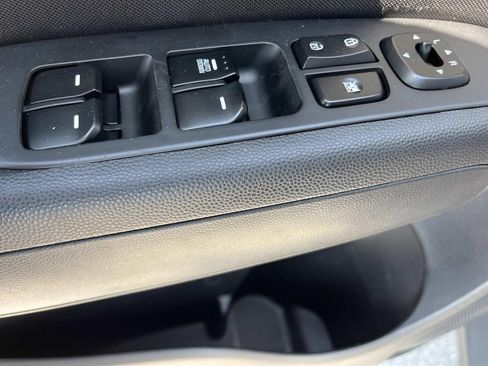 Used 2016 Kia Soul FWD image 25