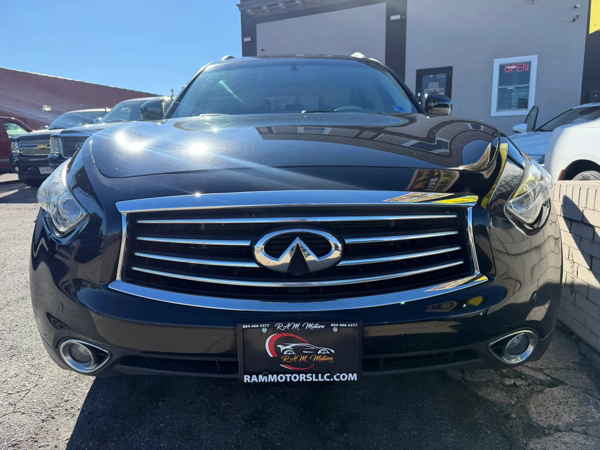 Used 2015 INFINITI QX70 2WD w/ Premium Package image 6
