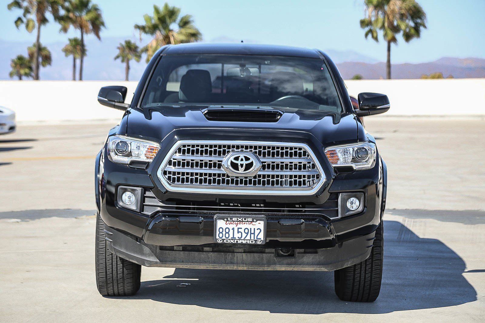 Used 2017 Toyota Tacoma TRD Sport AWD/4WD image 2