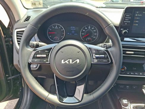Used 2023 Kia Seltos S AWD/4WD image 19