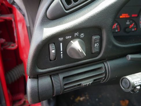 Used 1995 Chevrolet Camaro Z28 RWD image 17