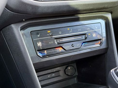 Used 2022 Volkswagen Tiguan SE R-Line image 25