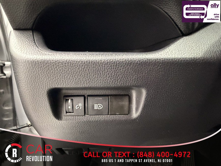 Used 2025 Toyota RAV4 LE AWD/4WD image 14