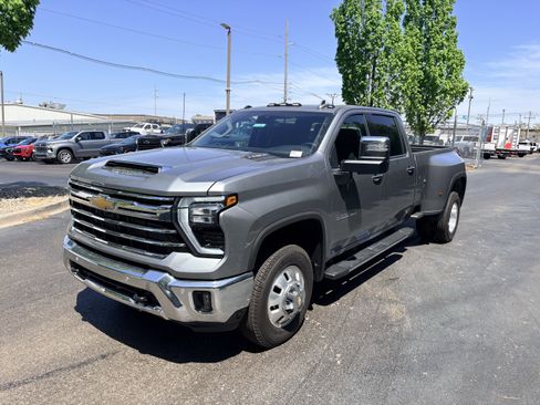 New 2026 Chevrolet Silverado 3500 LTZ w/ LTZ Convenience Package AWD/4WD image 4
