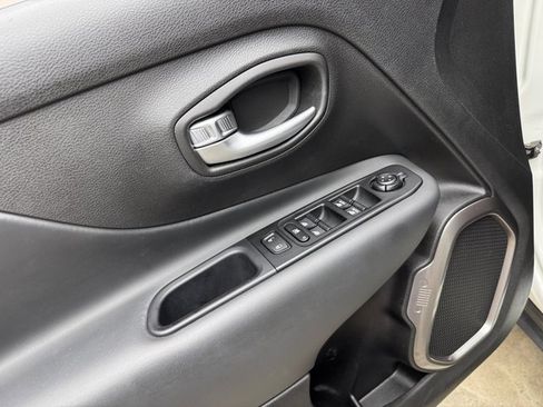 Used 2021 Jeep Renegade Limited w/ Luxury Group II image 11