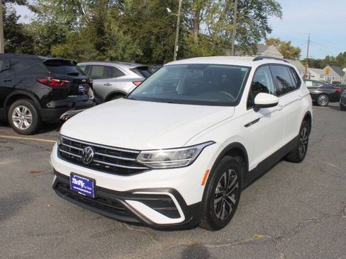 Used 2022 Volkswagen Tiguan S image 3