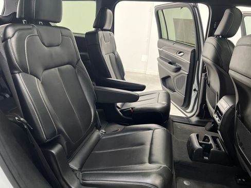 Used 2024 Jeep Grand Cherokee L Limited w/ Luxury Tech Group II image 19