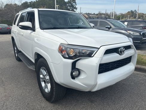 Used 2018 Toyota 4Runner SR5 Premium image 4