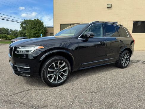 Used 2018 Volvo XC90 T6 Momentum w/ Convenience Package AWD/4WD image 4