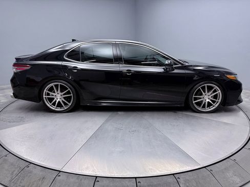 Used 2019 Toyota Camry XSE image 4