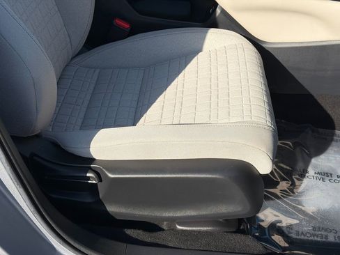 Used 2023 Honda HR-V LX image 9