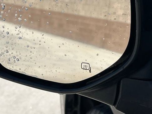 Used 2025 Subaru Outback Premium image 8