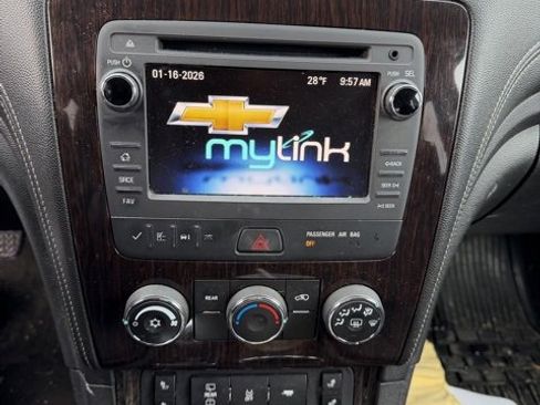 Used 2015 Chevrolet Traverse LT w/ Style and Technology Package image 8