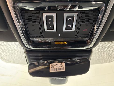 New 2026 Land Rover Range Rover Velar S image 12