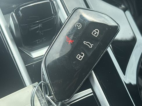 Used 2024 Volkswagen Atlas SE AWD/4WD image 37