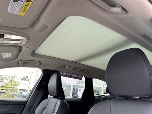 Certified 2025 Volvo XC60 B5 Plus image 32