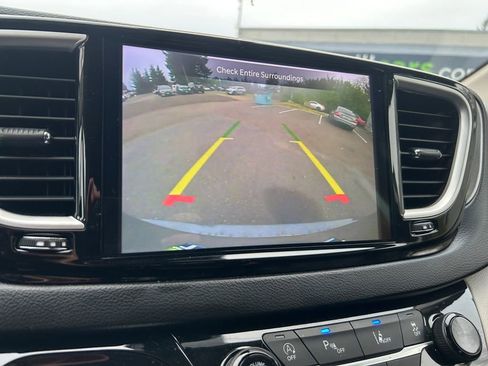 Used 2022 Chrysler Pacifica Touring-L image 19