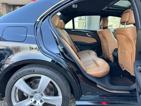Used 2010 Mercedes-Benz E 350 4MATIC Sedan image 18