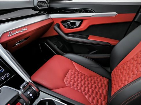 Used 2020 Lamborghini Urus image 39