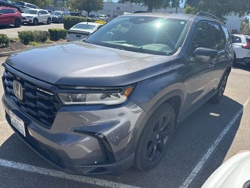 Used 2025 Honda Pilot Black Edition image 2