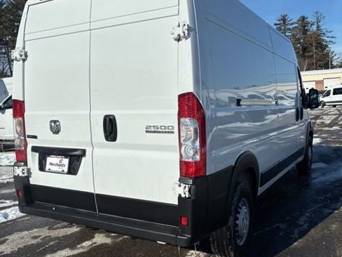Used 2025 RAM ProMaster 2500 w/ Convenience Group image 4