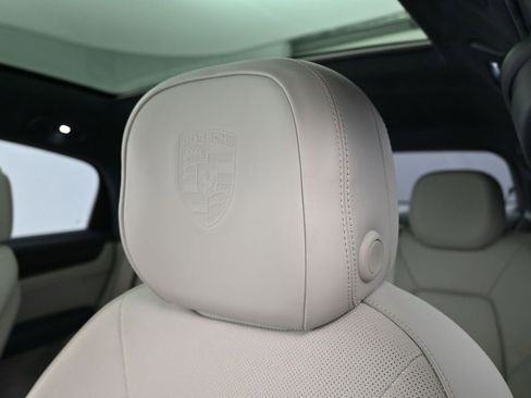 Used 2022 Porsche Cayenne Turbo S image 20
