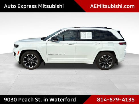 Used 2023 Jeep Grand Cherokee Overland w/ Luxury Tech Group IV AWD/4WD image 4