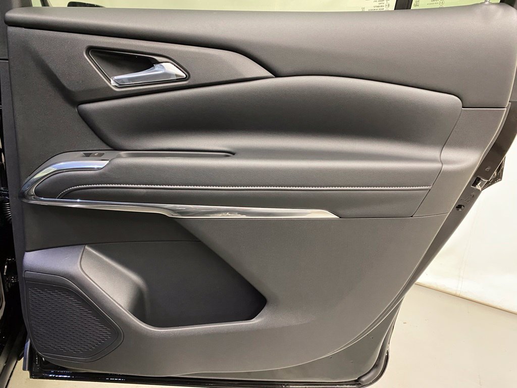 New 2027 Chevrolet Traverse LT w/ LPO, Floor Liner Package AWD/4WD image 13