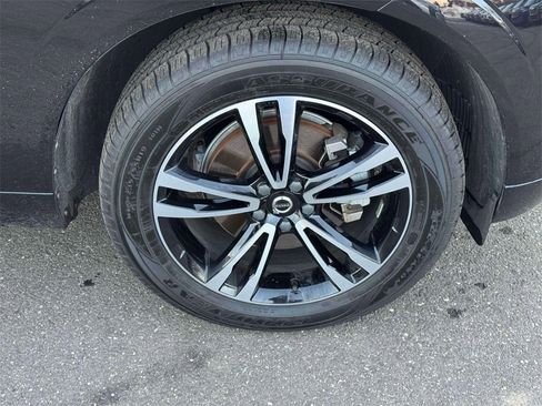Used 2020 Volvo XC60 T5 Momentum w/ Protection Package Premier image 9