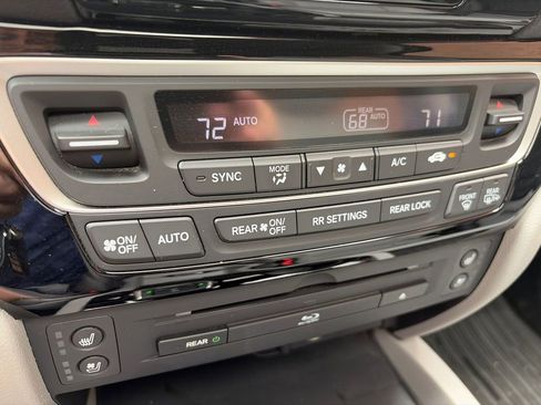 Used 2018 Honda Pilot Elite image 14