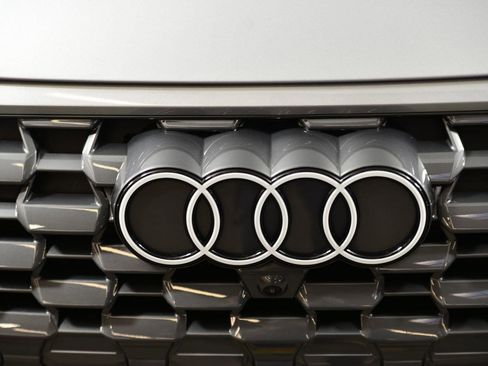 Used 2025 Audi Q5 Premium w/ Convenience Package AWD/4WD image 14