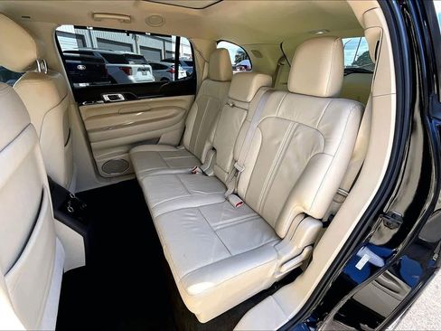 Used 2018 Lincoln MKT AWD image 21
