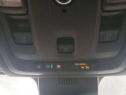 Used 2023 GMC Yukon XL SLT AWD/4WD image 25