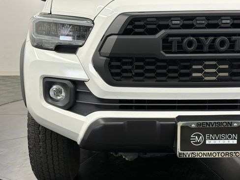 Used 2023 Toyota Tacoma TRD Off-Road AWD/4WD image 9