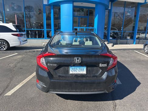 Used 2017 Honda Civic EX image 3