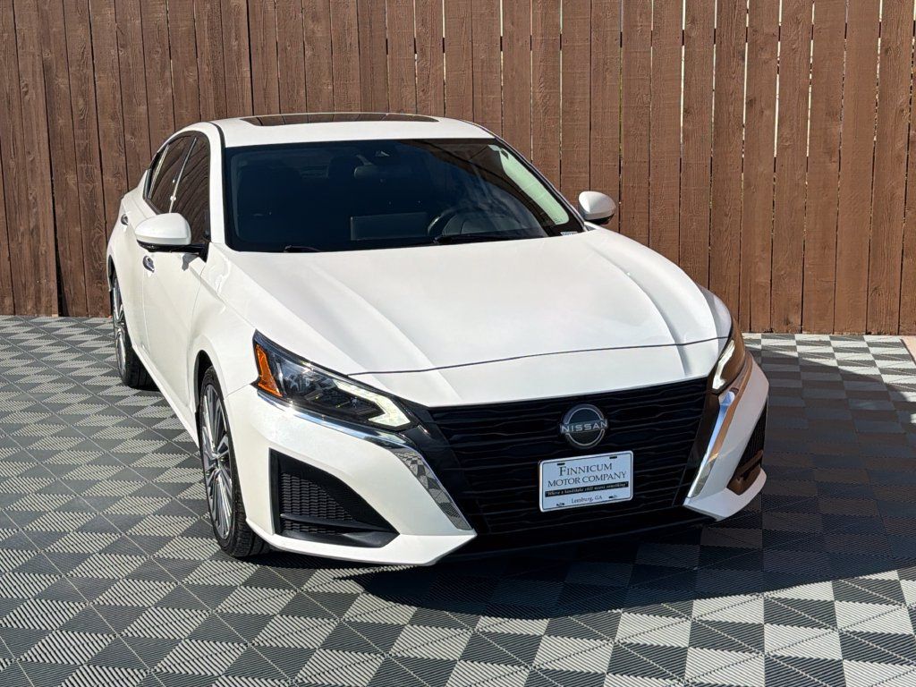 Used 2023 Nissan Altima 2.5 SL FWD image 12